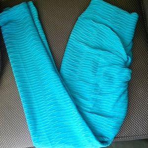 NWT Teal Scrunch Leggings